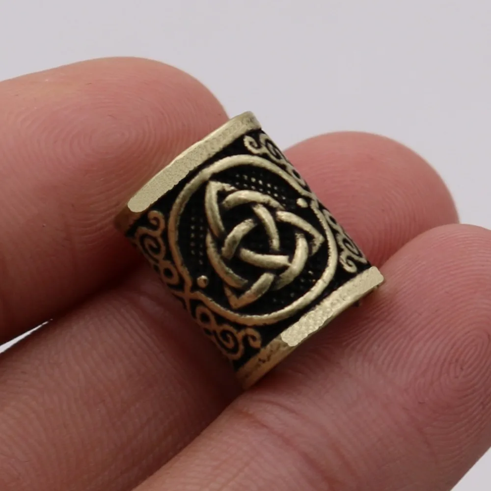 12526354040_1834346341