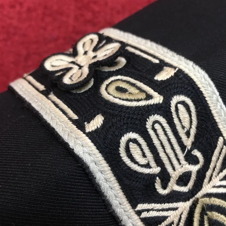 Брендовая дизайнерская женская укороченная куртка Готическая вышивка Рог пряжка стоячий воротник винтажная подиумная Черная куртка уличная