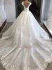 Vestido de boda de lujo con escote Corazón de Julia Kui, apliques delicados, hombros descubiertos ► Foto 2/3