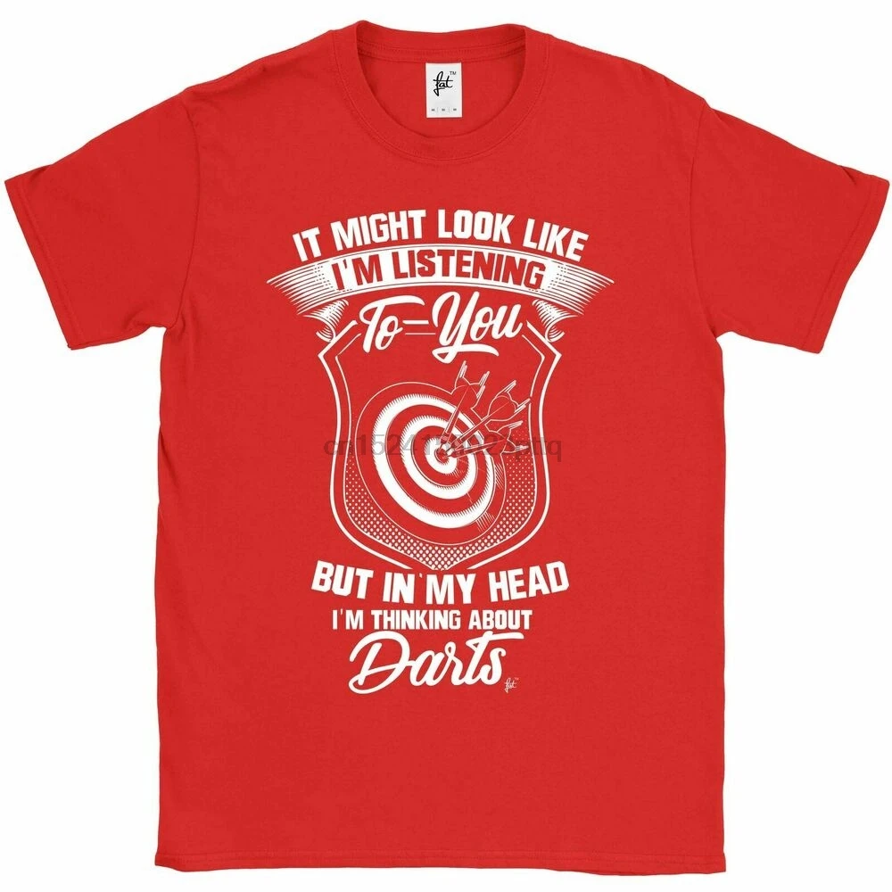 Похоже я слушаю но думаю о дартсе Мужская футболка |