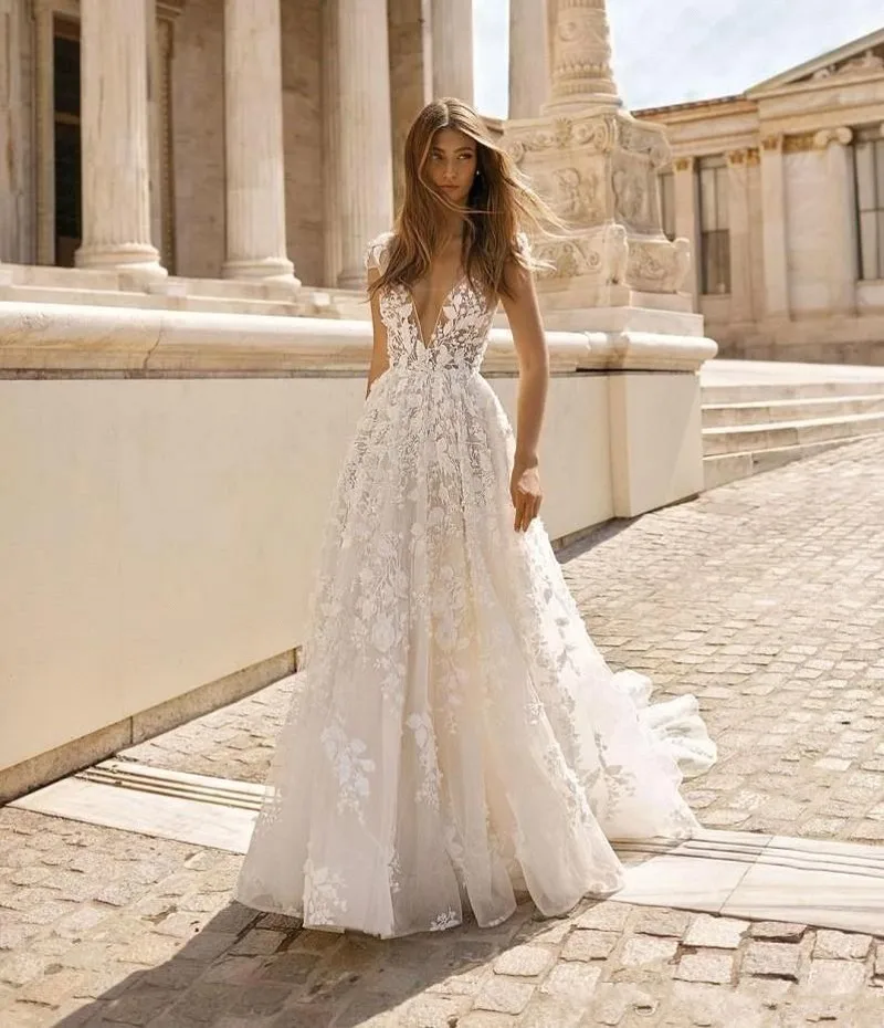 

Vintage Bohemian Lace Applique 2020 Wedding Dresses Deep V Neck Backless Short Sleeves Sweep Train Boho Bridal Gowns
