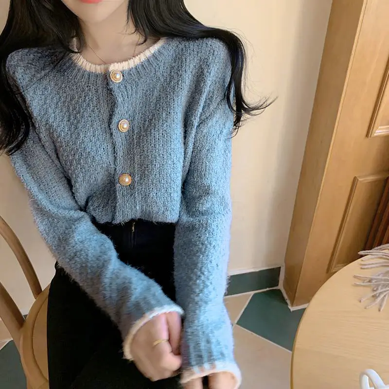 

Women's net red pearl button small fragrance cardigan temperament autumn / winter 2020 new color contrast age reducing loose kn