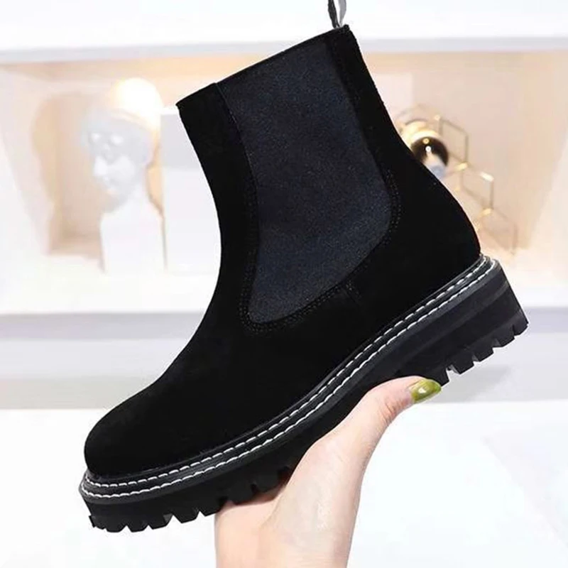 black suede Ботинки «Челси» без застежки с круглым носком; женская обувь из натуральной кожи на плоской платформе; женские замшевые зимние ботинки телесного и черного цвета; ботинки на толстой подошве - Цвет: black suede