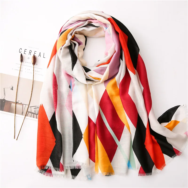 13559744832_906224695