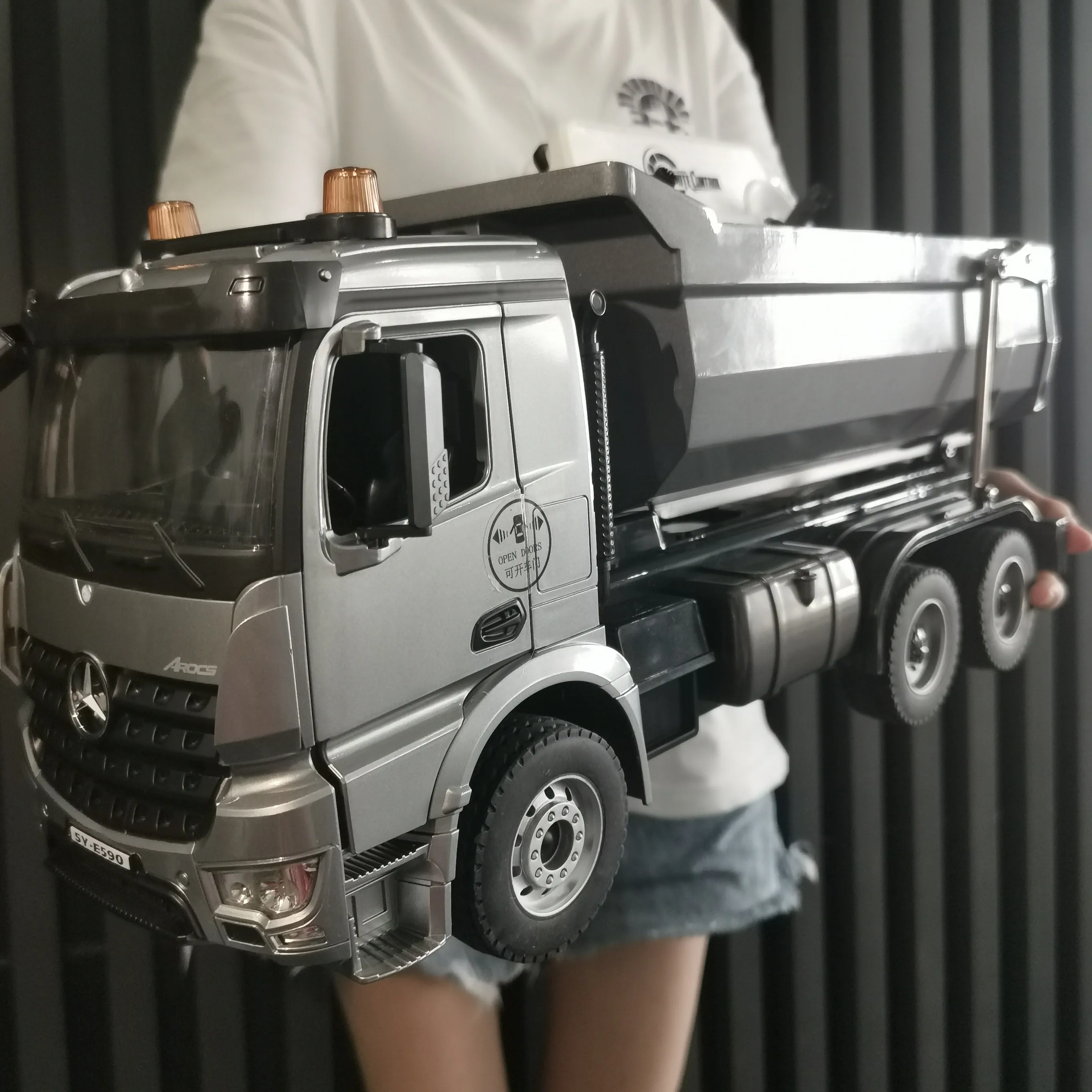 Двойной трактор E 1:20 на радиоуправлении гусеничный сплав Инженерная модель