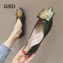 Новинка; стильная женская обувь с металлической пряжкой; модельные туфли на плоской подошве; женские туфли из лакированной кожи с острым носком на плоской подошве; большие размеры