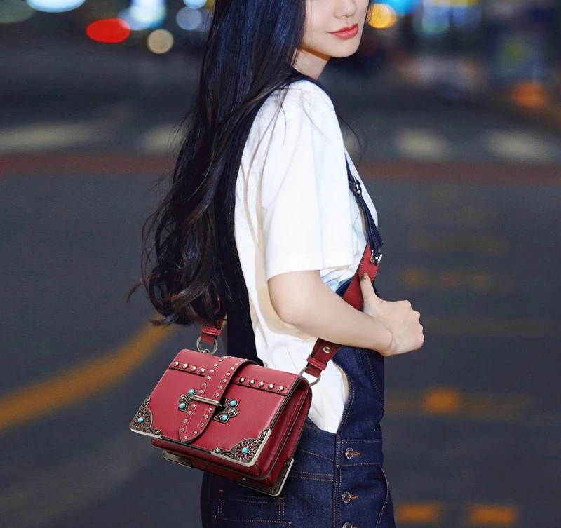 

New high-grade small square bag star same rivet tongue bag Single Shoulder Messenger Bag Factory, single women bag
