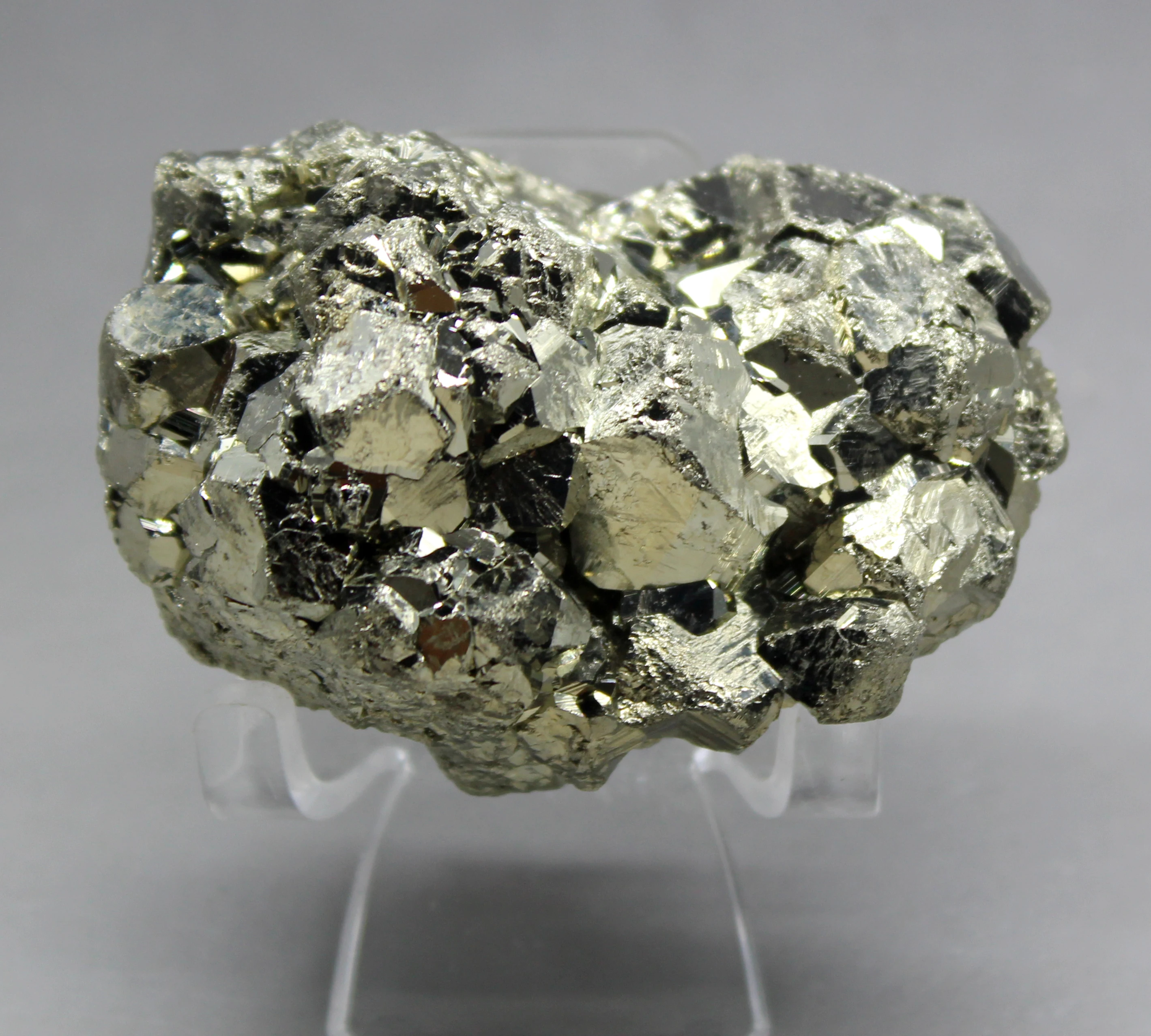 

225g Natural Shiny pyrite mineral crystal specimen Stones and crystals Rough quartz