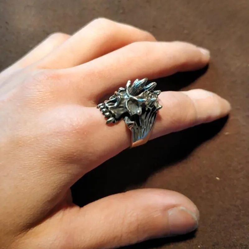 Self-defense ring for men and women self-defense wolves skeleton one-handed knuckle refers to the |