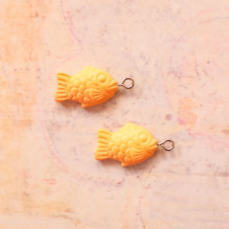 

5PCS Resin Fish Biscuits Charms Jewelry Necklace Pendant Keychain Charms For Earring DIY Bracelet Decorations Jewelry Accessory