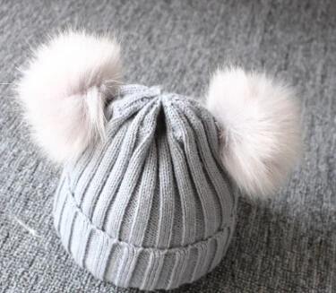 Теплая зимняя вязаная шапка для новорожденных девочек и мальчиков от 1 до 4 лет, пушистые шарики, помпон, одноцветная теплая Милая шапочка, подарок - Цвет: D