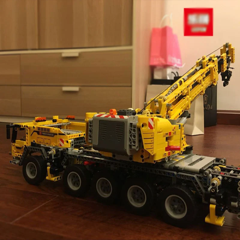 

DHL 20004 Technic series Motor Power Mobile Crane Mk II Car Model Building Kits Blocks Bricks Compatible 42009 gift