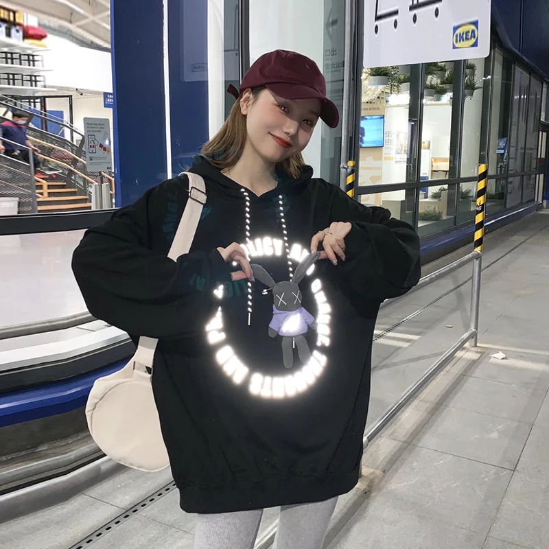 

Autumn 2020 new loose bear print luminous hooded sweatshirt women ins super thin tops