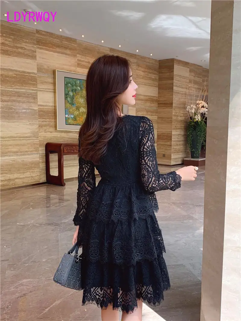 2019 autumn new ladies V-neck long-sleeved bottoming waist was thin cake lace dress female Knee-Length