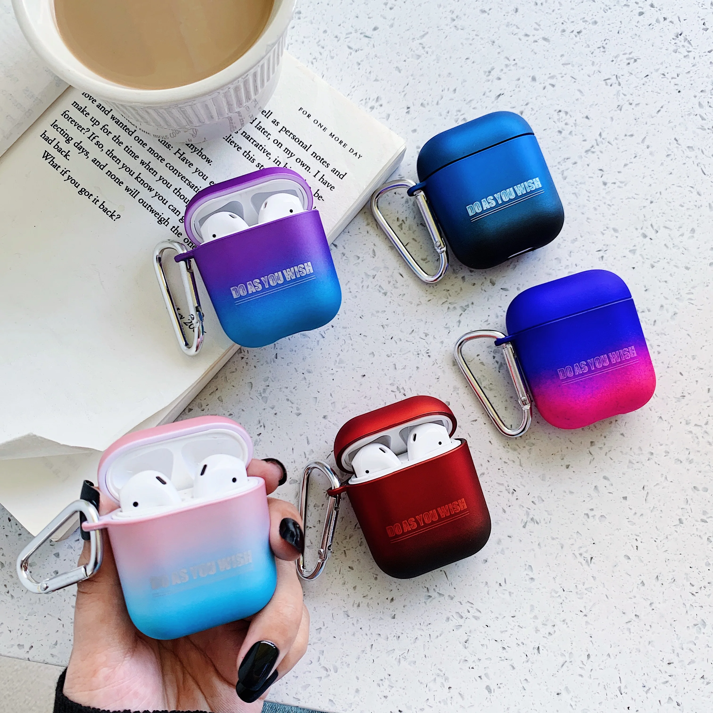 Чехол для наушников Apple Airpods с градиентным цветом противоударный чехол крючком