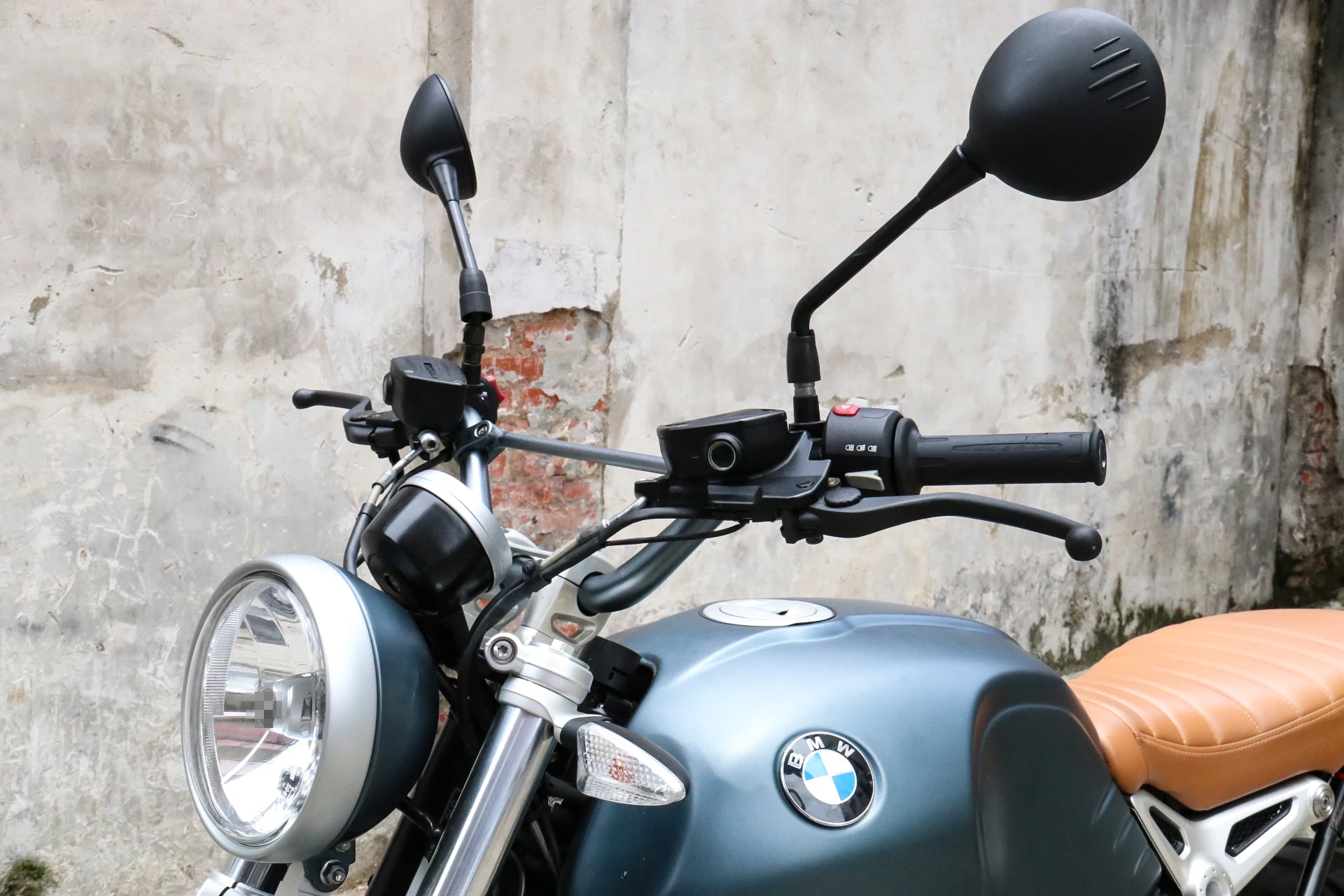 てぃ　 バイク用フロントガラス R9T R 9 T スクランブラーレーサーアーバン