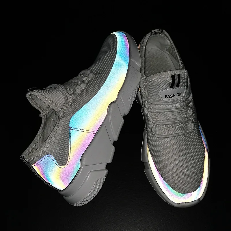 

Korean Sports and Leisure Shoes 2019 Summer New Night Warrior Chameleon Reflective Low Band Flying Men's Skate casual sneakers