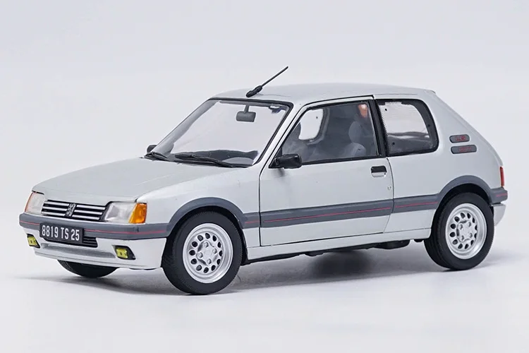 1:18 1991 PEUGEOT 205 GTI литая под давлением Модель автомобиля игрушки Металлическая Модель автомобиля оригинальная коробка