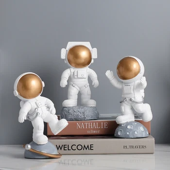 

European Astronaut Statue Home Character Sculpture Cosmonaut Hero Office Decor Miniatures Model Creative Figure Figurines Crafts