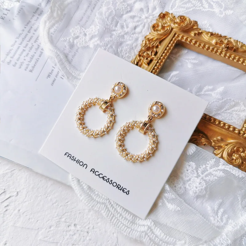 

Elegant Lady Gold Color Round Circle Clip Earrings Simulated Pearl Geometric Statement Clip Earring without piercing For Women