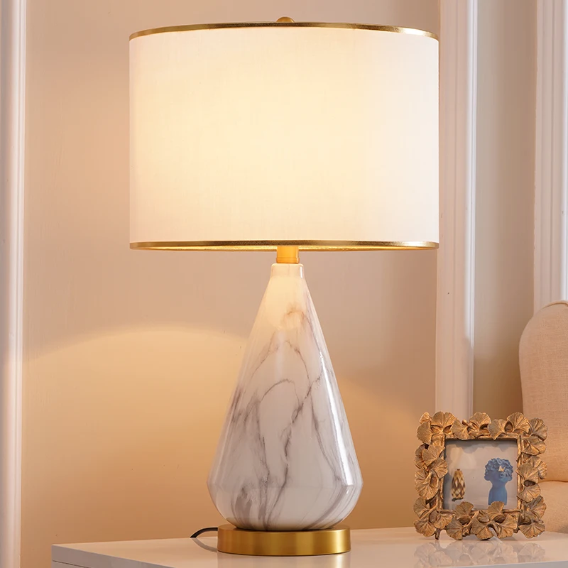 Европейский деревенский маленький белый и черный керамический светильник