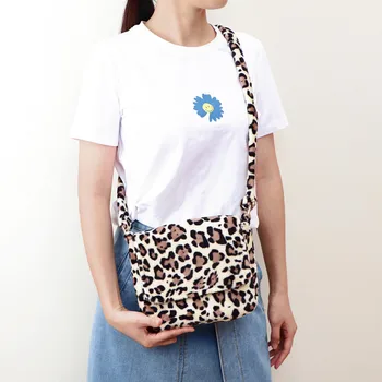 

Original self-made autumn and winter new soft and comfortable fluffy leopard pattern small square bag Furry Fluffy