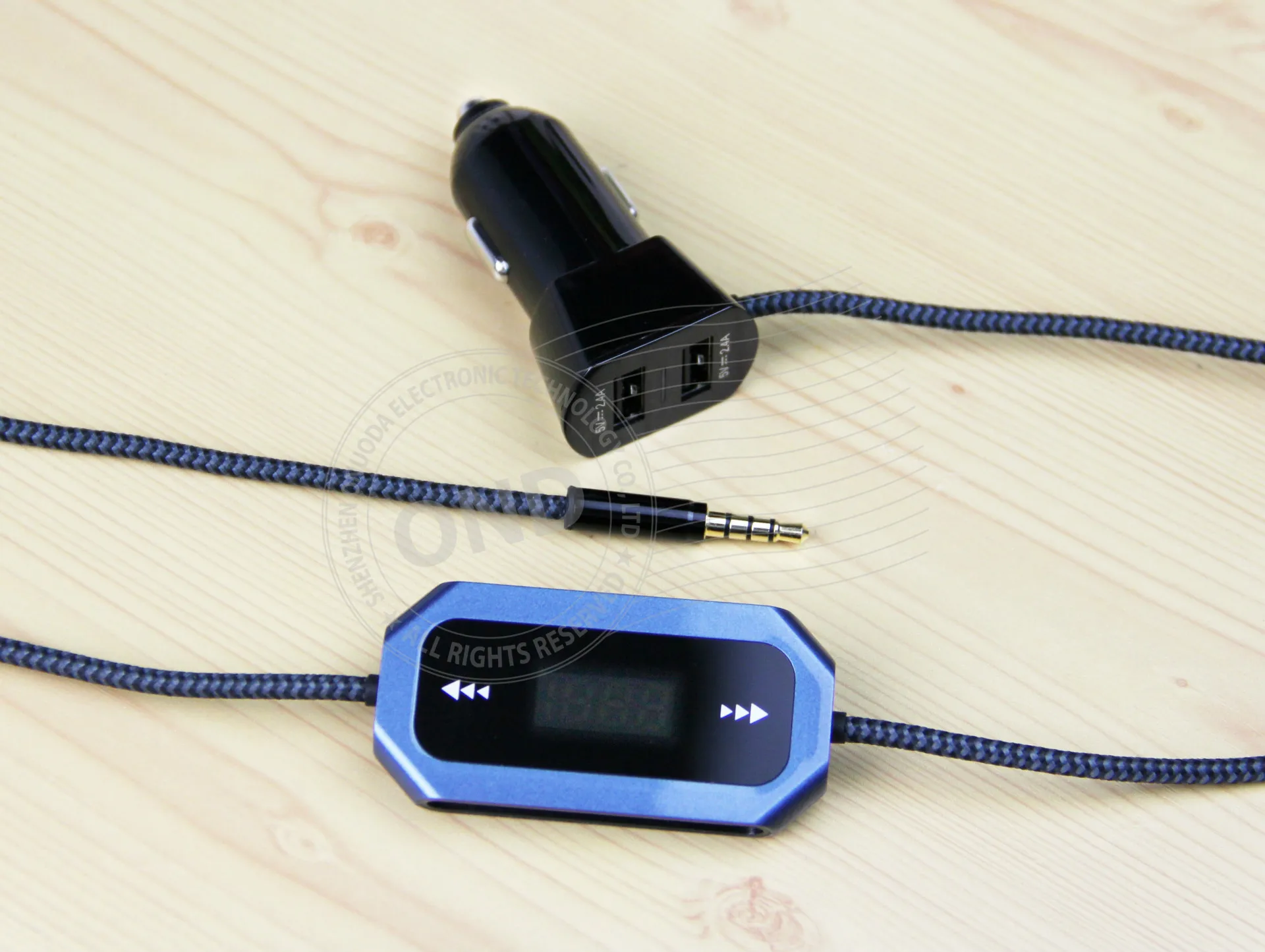 New Style 3.5 Mm Audio FM Transmitter, Mobile Phone Charger 4.8A Double USB Car Charger. Car MP3