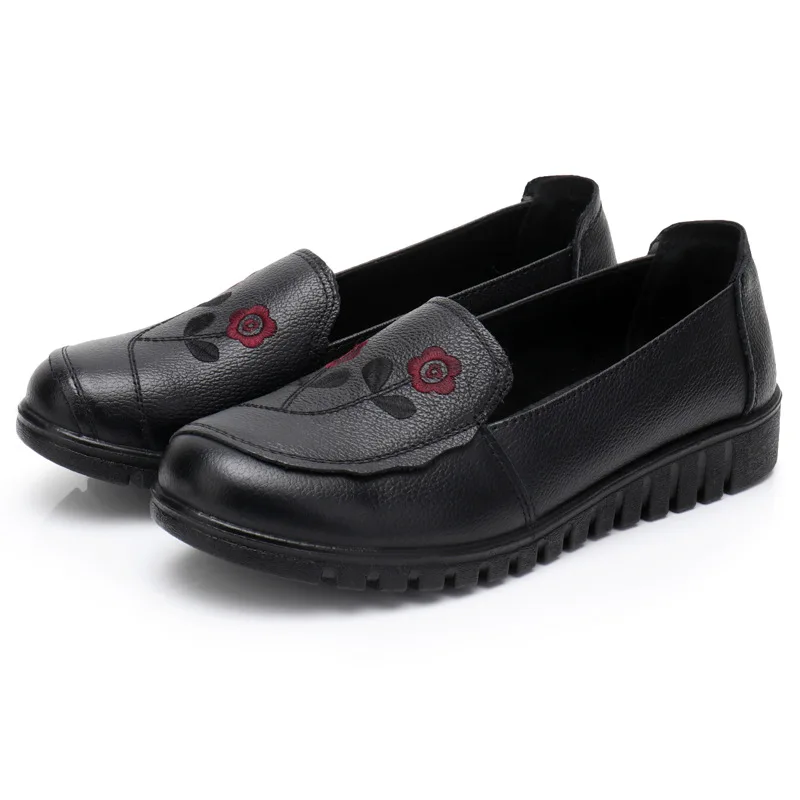 Spring and autumn mother's single shoes soft leather flats low-heel soft-soled lightweight non-slip work shoes walking shoes