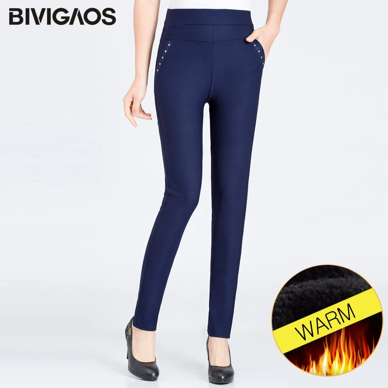 Navy-velvet BIVIGAOS зимние Бархатные Теплые повседневные штаны-шаровары для женщин среднего возраста карманная Серебряная заклепка Эластичные Брюки Большие размеры брюки для мам - Цвет: Navy-velvet