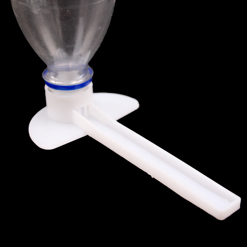Beekeeping Tools 4PCS Beekeeping Bees Plastic Feeder Cap Watering Honey Feeders Garden Bee Water Drink Drinkers Feeding Tools Equipment Supplies