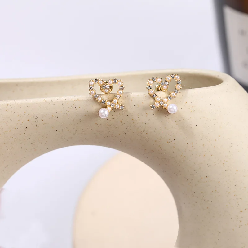 

Delicate Small Hollow Heart Earrings Gold Color Simulated Pearls Cubic Zirconia Stud Earrings Women Gift Korean Jewelry