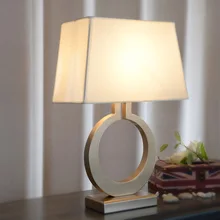 Американская современная роскошная вилла, Золотая настольная лампа для украшения стола, скандинавский Ретро прикроватный светодиодный светильник для чтения