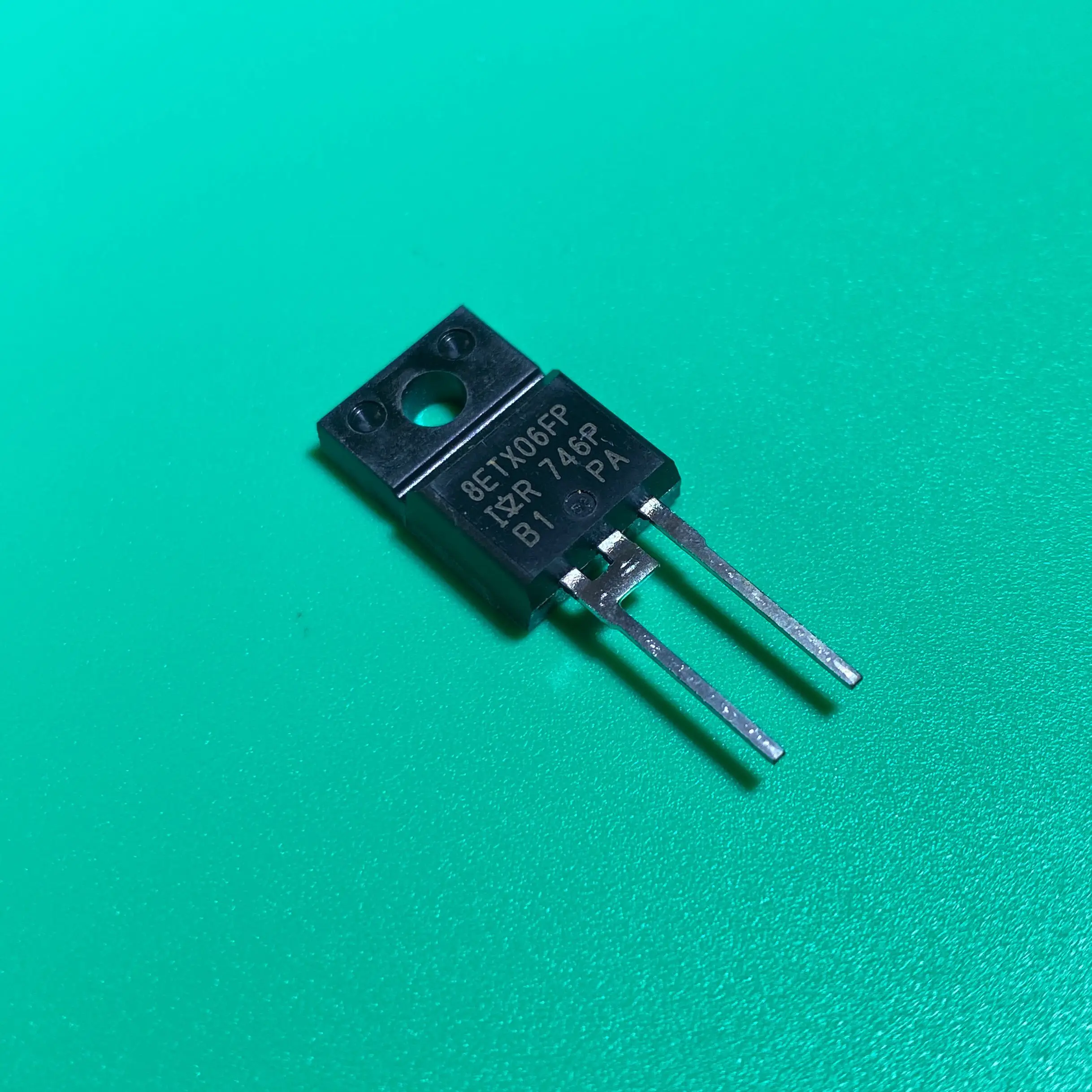 5pcs/lot 8ETX06FP TO220F 8ETX06 FP 8ETX06FPPBF Hyperfast Rectifier 8 A FRED PtTM DIODE GEN PURP 600V 8A TO220FP VS-8ETX06FPPBF