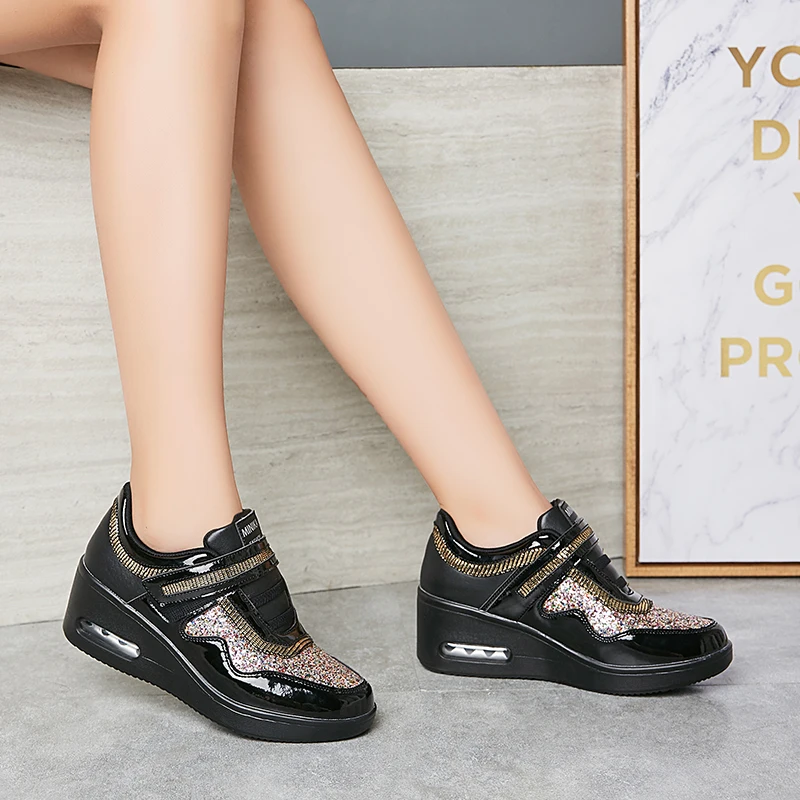 Женская прогулочная обувь на 5 см, визуально увеличивающие рост, спортивные беговые кроссовки с воздушной подушкой, цвет черный, золотой, спортивная обувь, женские дешевые кроссовки