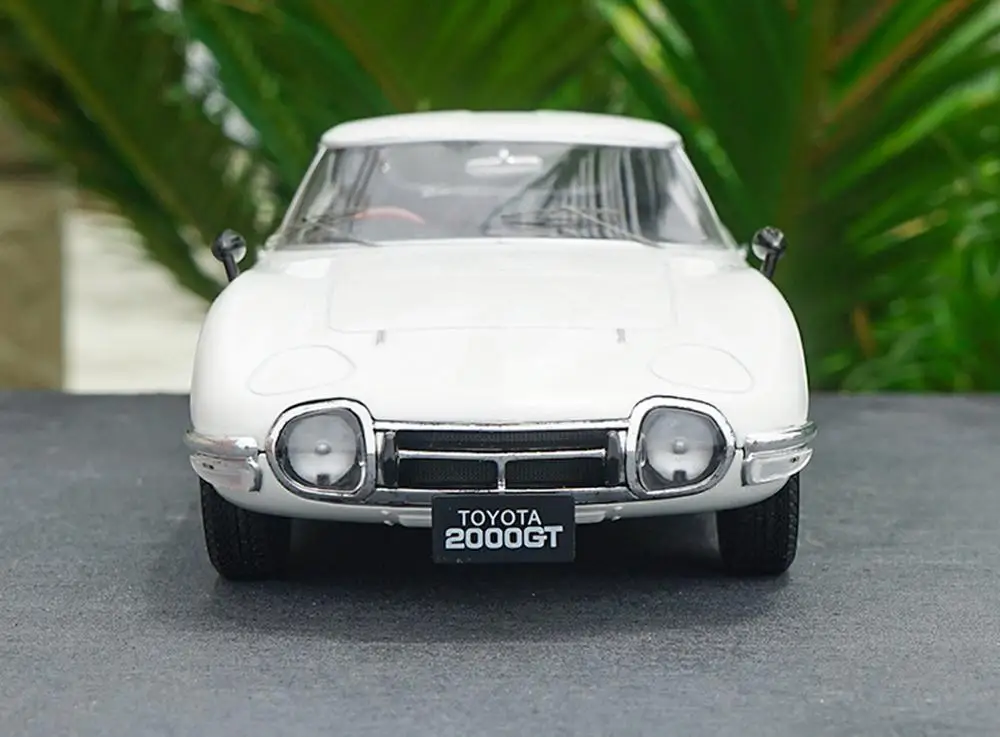 Triple9 1/18 Масштаб Toyota 2000 GT 1967 белый Литье под давлением модель автомобиля коллекция