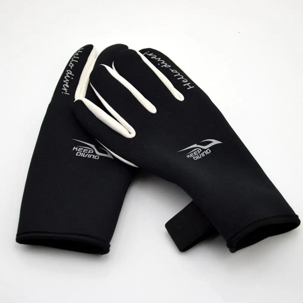 thumbnail image 1 of Guantes de buceo de 2MM para adultos, guantes de natación con estampado para esnórquel, equipo de natación subacuática antideslizante cálido de neopreno, 1 of 5