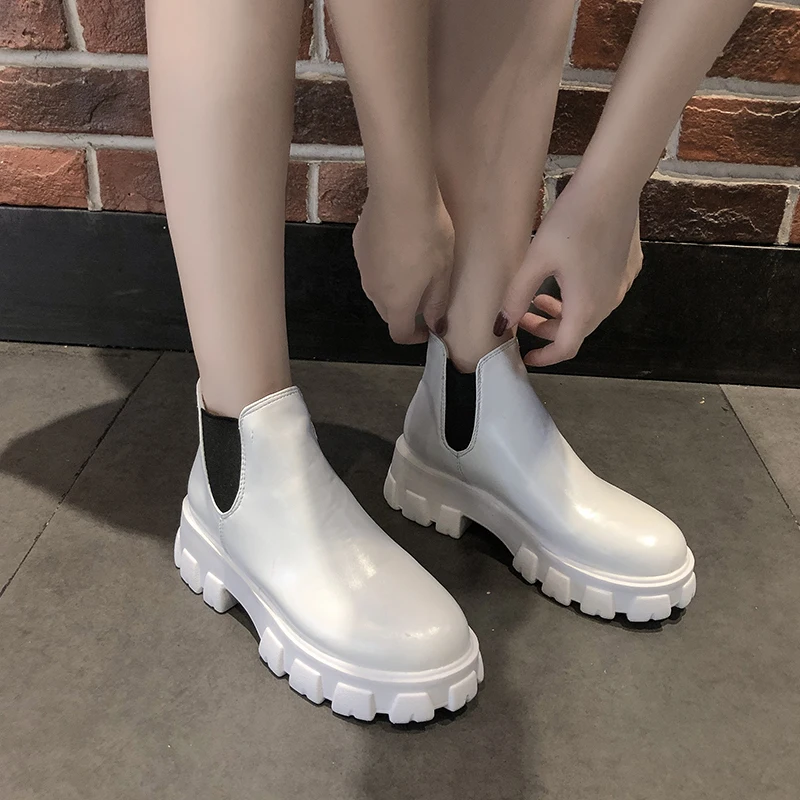 

Clogs Platform Low Heels booties Chelsea Lace Up Boots Bootee Woman 2019 Women's Rubber Shoes Rain Luxury Designer Booties