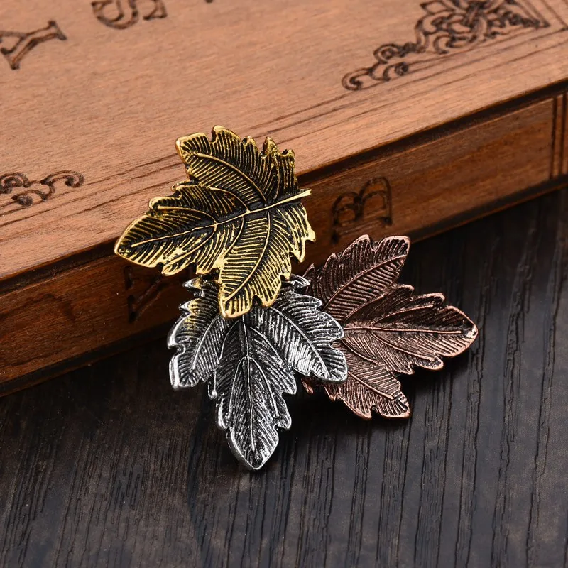 

Retro Alloy Accessory Men Maple Leaf Brooch Collar Needle