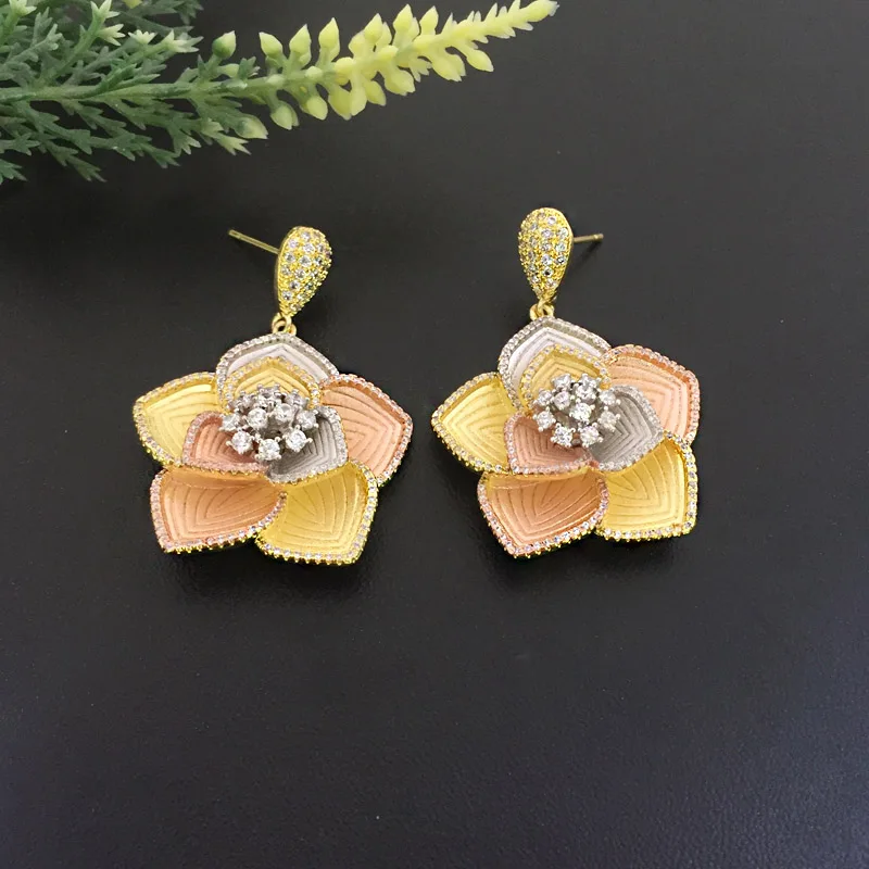 

Lanyika Jewelry Fashion Elegance Catharanthus Roseus Sandblasting Full Micro inlay Micro Plated Banquet Popular Best Gift