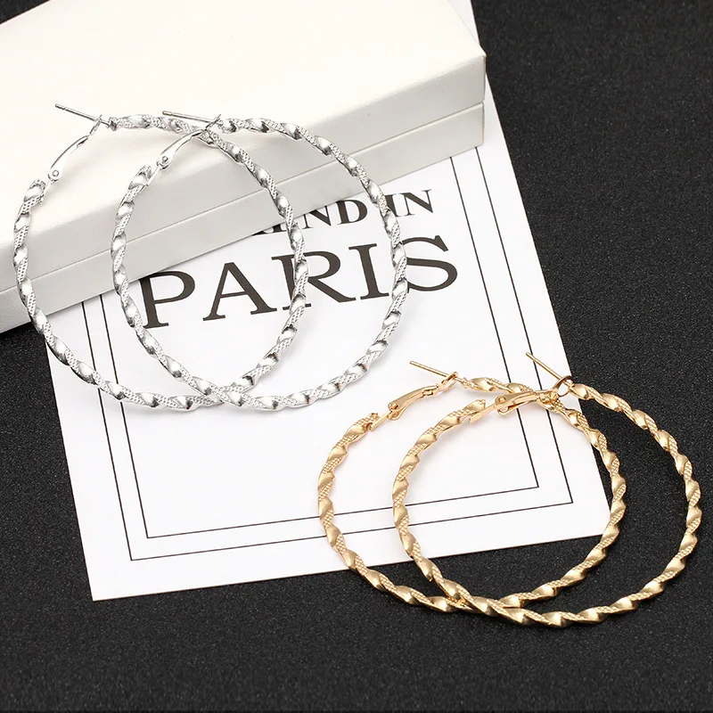 12348112308_1675577996