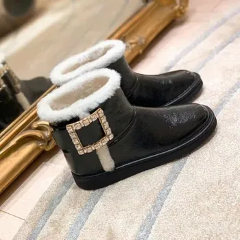 

2020 Winter New Fur Snow Boots Patent Leather Diamond Buckle Decor Slip on Plus Wool Flat Boots Luxury Brand Designer Shoe Women