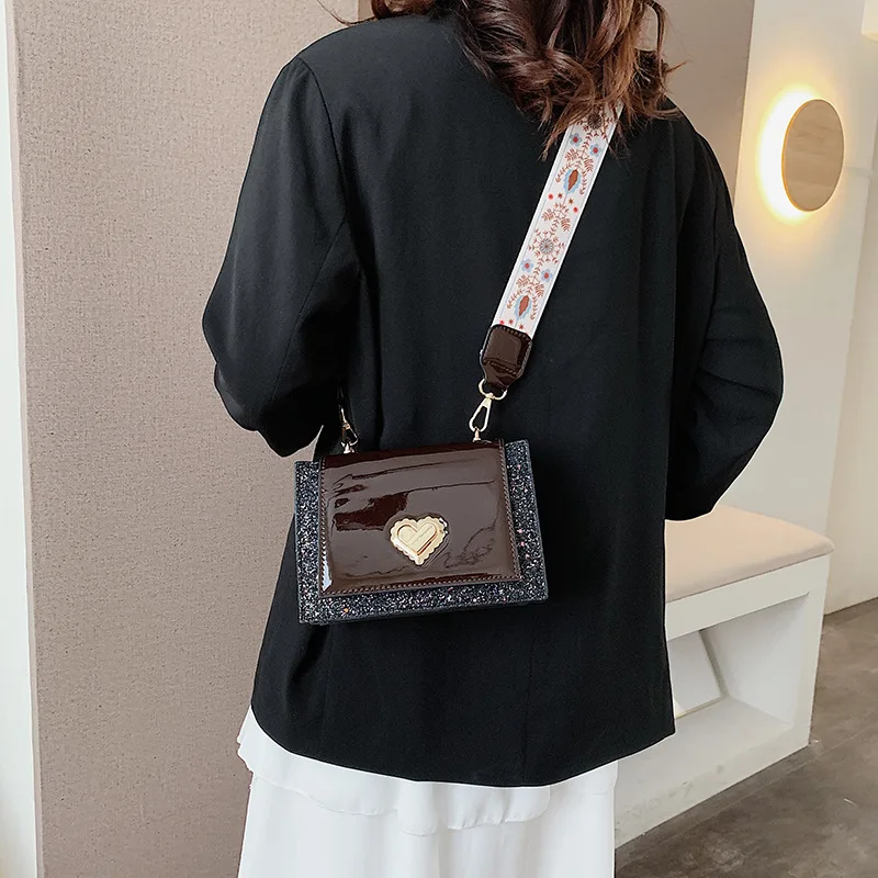 

2020 Valentine's Day Gift Fashion Sequin Peach Heart Lock Small Square Bag Trend Wide Shoulder Bag Single Shoulder Messenger Bag