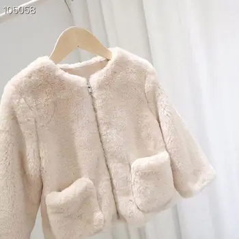 

Children's White cotton clothes is suitable for outdoor leisure in winter. The size is 2-14y。 Coming on the market in mid-novem