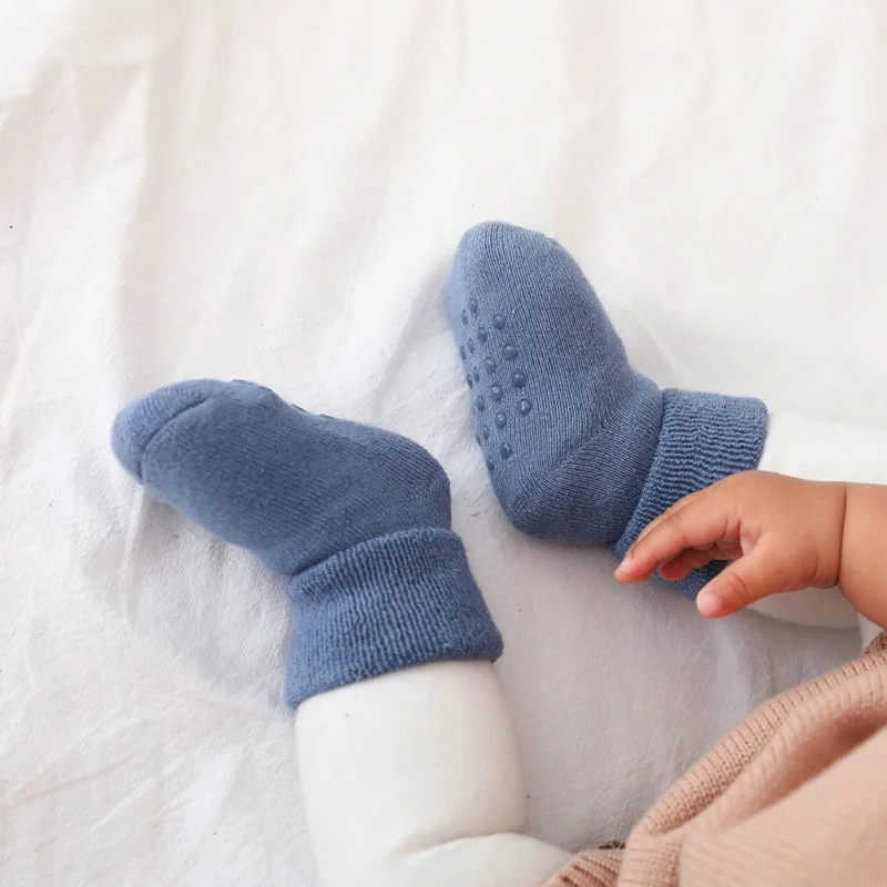 Нескользящие носки ярких цветов для малышей; однотонные короткие носки для малышей; хлопковые мягкие кружевные носки для младенцев; теплые зимние носки для малышей