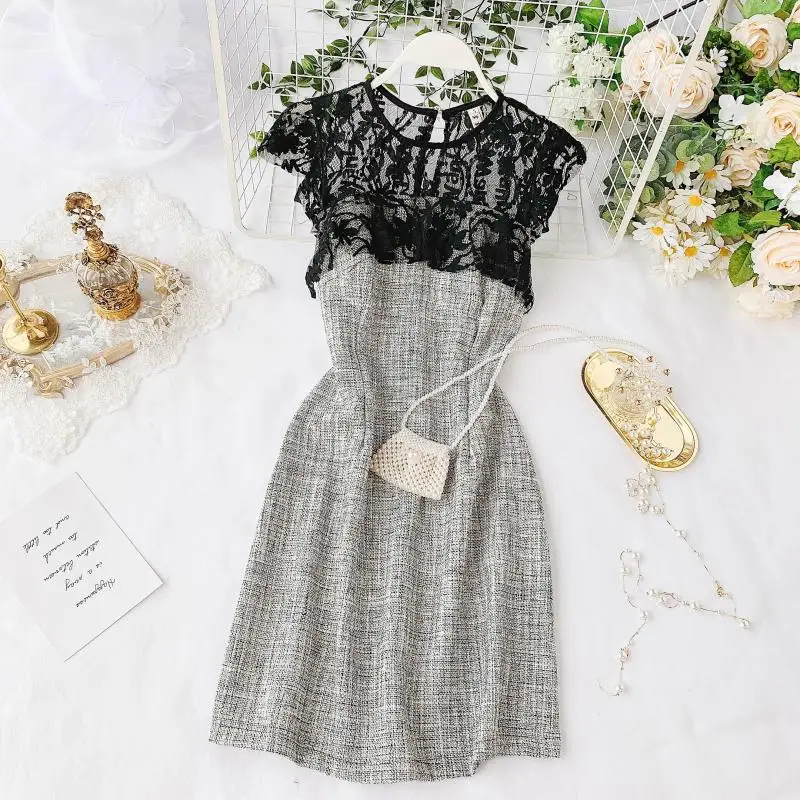 

2019 new fashion women's Dress popular France lace fight to receive waist slim sleeveless