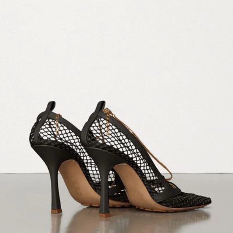 Новинка; черные босоножки из сетчатого материала; женские босоножки с квадратным носком на высоком каблуке; mujer9; открытые туфли на каблуке-шпильке с цепочкой; женская модная обувь; zapatillas mujer