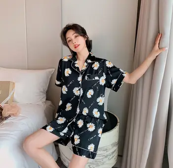 

Ice silk ladies pajamas little daisy pajamas female net red with the same paragraph ins wind Korean version of the fashion short
