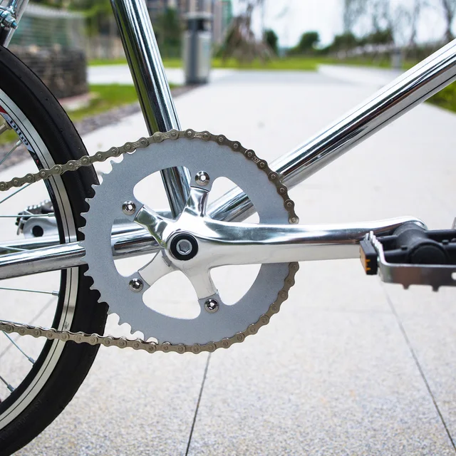 빈티지 미니 통근 자전거 레트로 스틸 프레임은 무료 배송으로 싱글 스피드 바스켓과 레이디 키즈 사이클링 부품을 갖춘 20인치 자전거입니다.