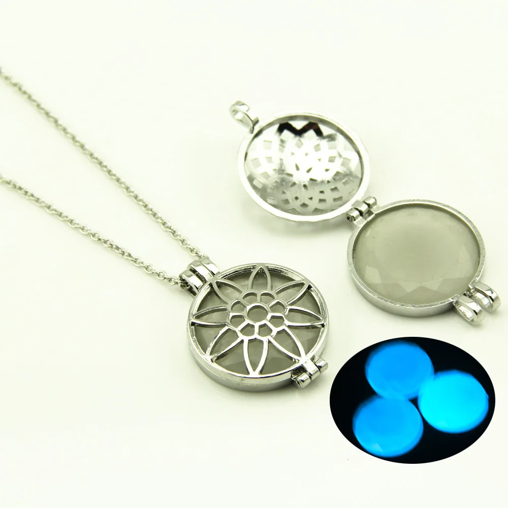 

New Style Supply of Goods New Style Accessories Night Light Hollow out Bluish Green Retro Pendant Necklace