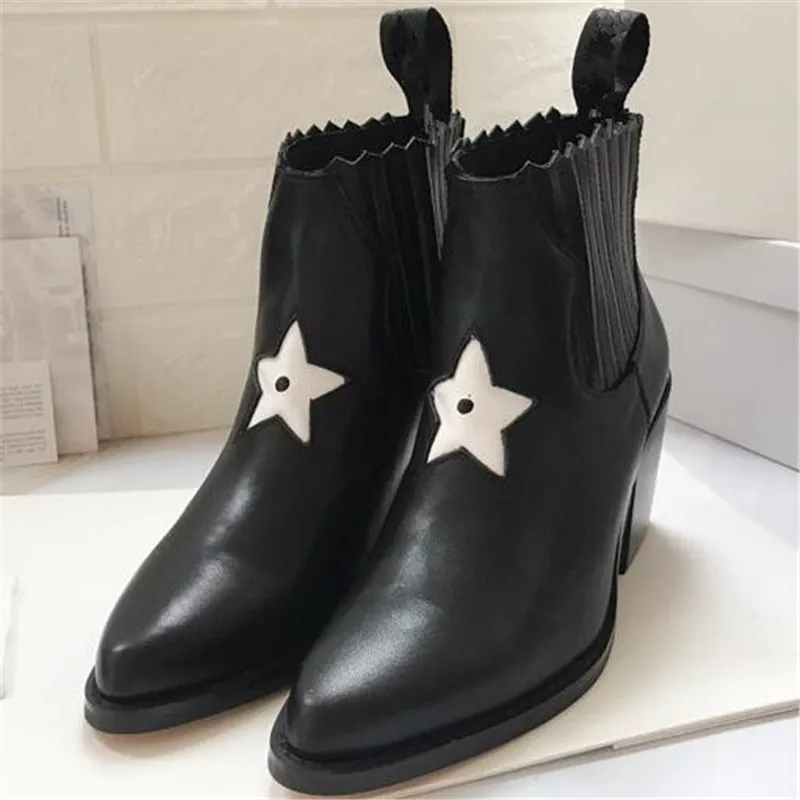 Ботильоны; Звездная черная кожаная женская обувь; ботинки на танкетке с острым носком, украшенные звездами; женские модные ботинки «Челси»; элегантная женская обувь